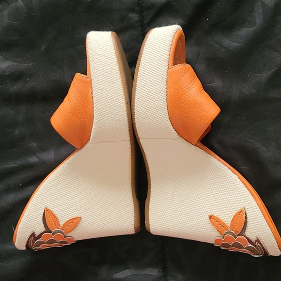 PRADA SHOES - Picture 2 of 4